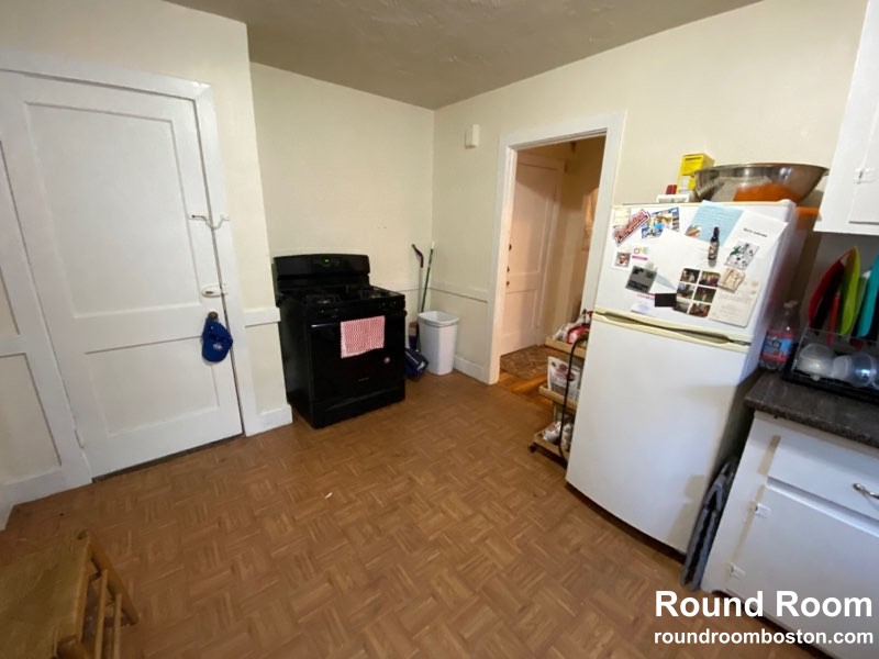 1 bed, 1 bath apartment for rent at 28 Brock St Unit 3, Oak Square — photo 2 of 12