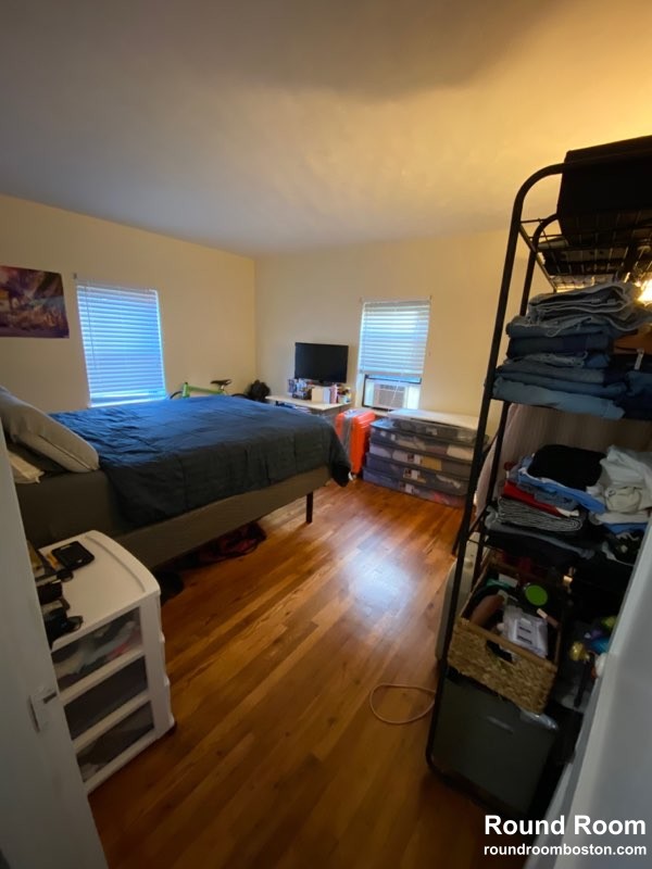 1 bed, 1 bath apartment for rent at 28 Brock St Unit 3, Oak Square — photo 5 of 12