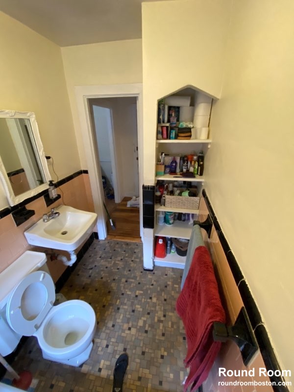 1 bed, 1 bath apartment for rent at 28 Brock St Unit 3, Oak Square — photo 9 of 12
