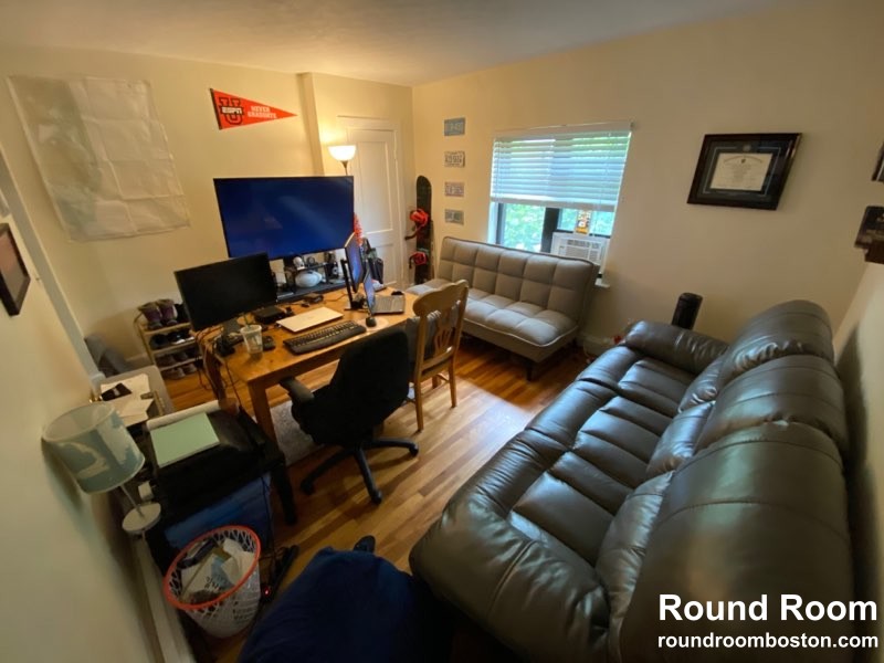 1 bed, 1 bath apartment for rent at 28 Brock St Unit 3, Oak Square — photo 6 of 12