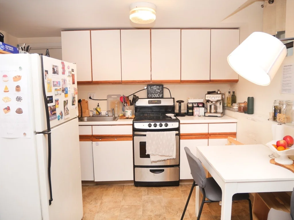1 bed, 1 bath apartment for rent at 28 Browne Unit 1, Coolidge Corner — photo 1 of 7