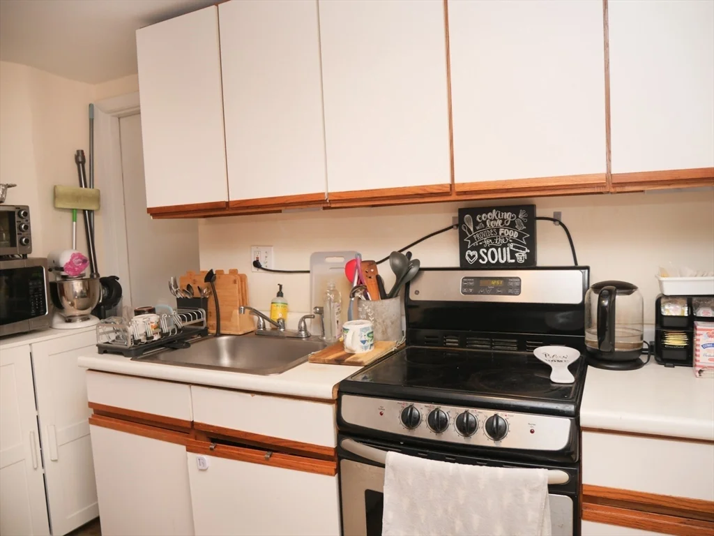 1 bed, 1 bath apartment for rent at 28 Browne Unit 1, Coolidge Corner — photo 2 of 7