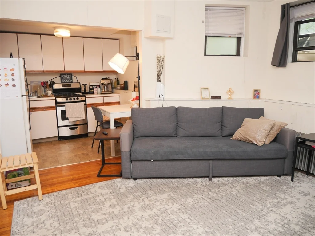 1 bed, 1 bath apartment for rent at 28 Browne Unit 1, Coolidge Corner — photo 3 of 7