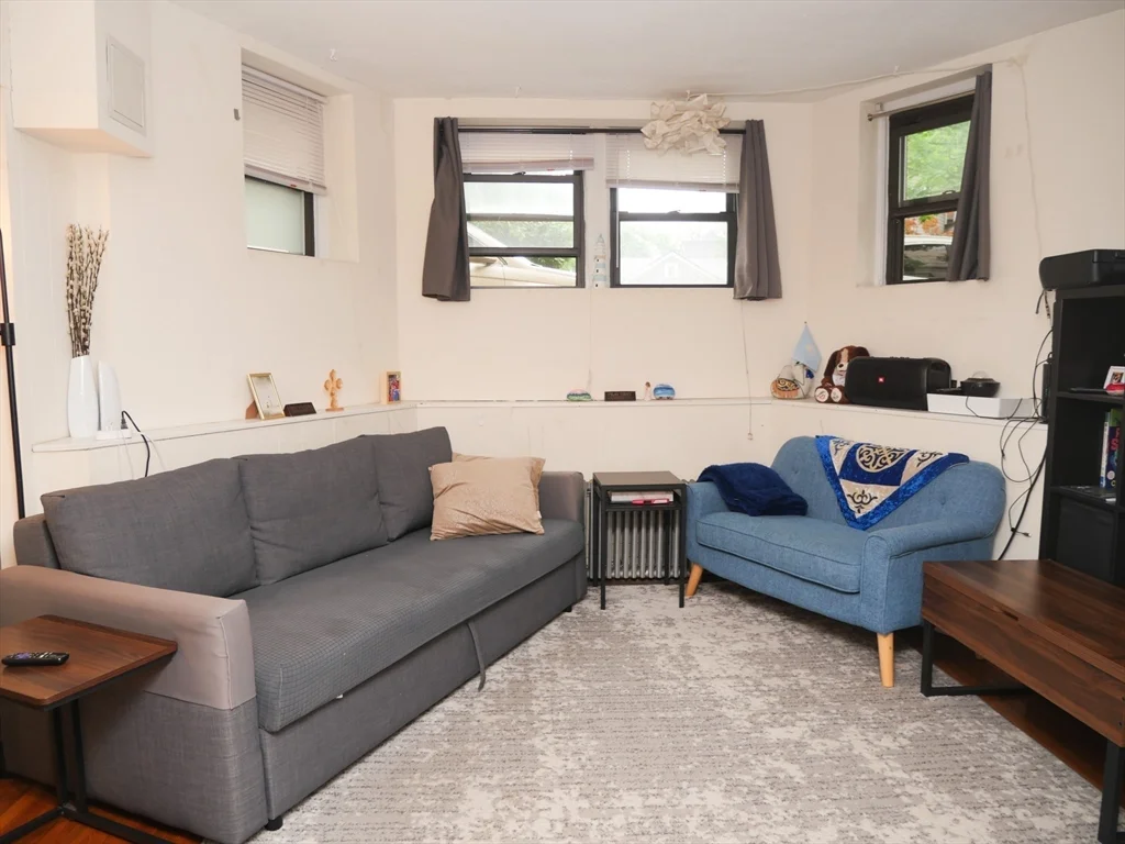 1 bed, 1 bath apartment for rent at 28 Browne Unit 1, Coolidge Corner — photo 4 of 7