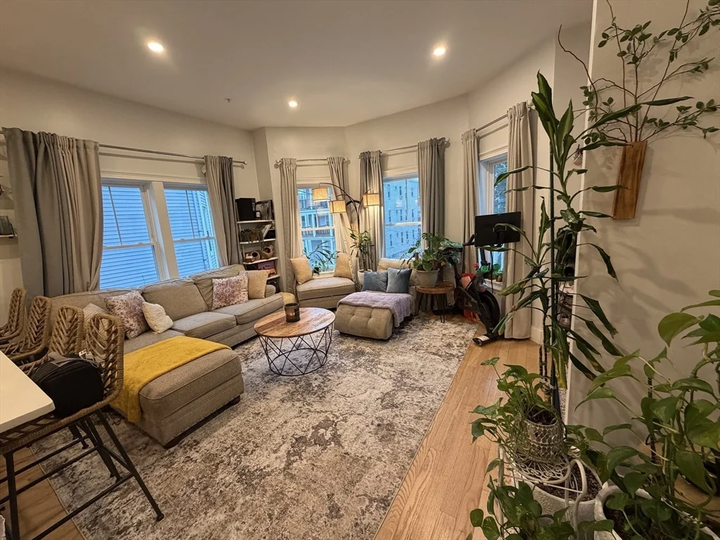 3 bed, 2 bath apartment for rent at 28 Browning Ave Unit 2, Dorchester — photo 3 of 21