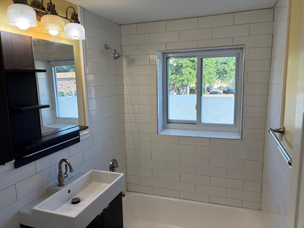 2 bed, 1 bath apartment for rent at 28 Bryon Rd Unit 4, Chestnut Hill — photo 11 of 18