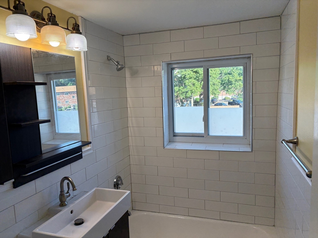 2 bed, 1 bath apartment for rent at 28 Bryon Rd Unit 4, Chestnut Hill — photo 12 of 18
