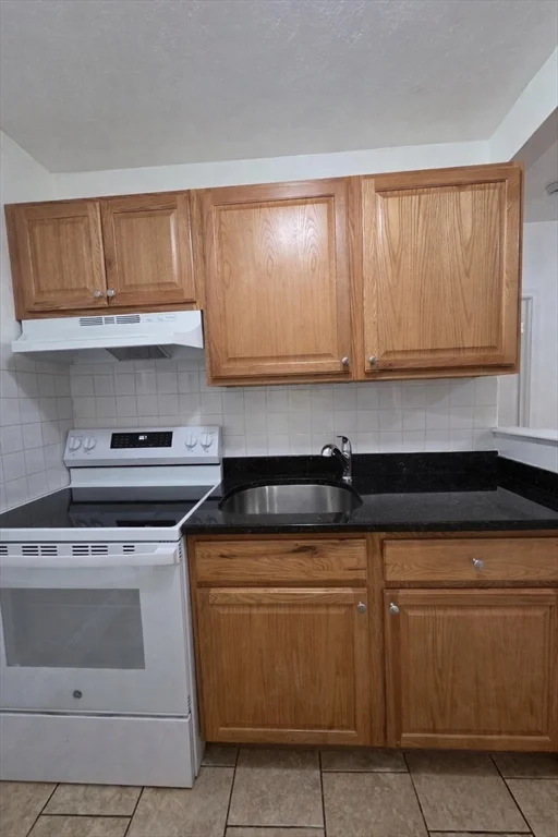 2 bed, 1 bath apartment for rent at 28 Carmel St Unit 2, Chelsea