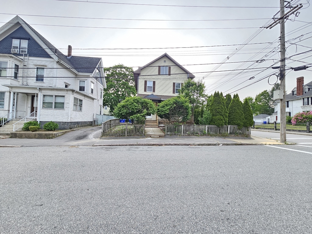 3 bed, 1 bath apartment for rent at 28 Cedar St Unit 2, Taunton — photo 1 of 10