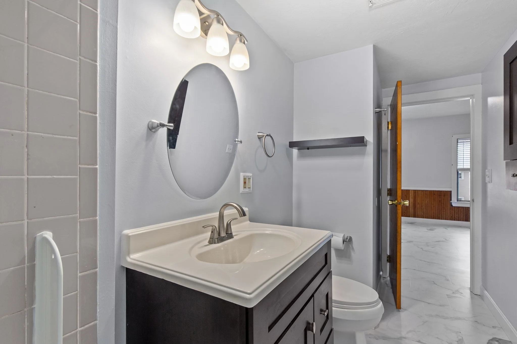 3 bed, 1 bath apartment for rent at 28 Central Sq Unit 3, Brockton — photo 5 of 11