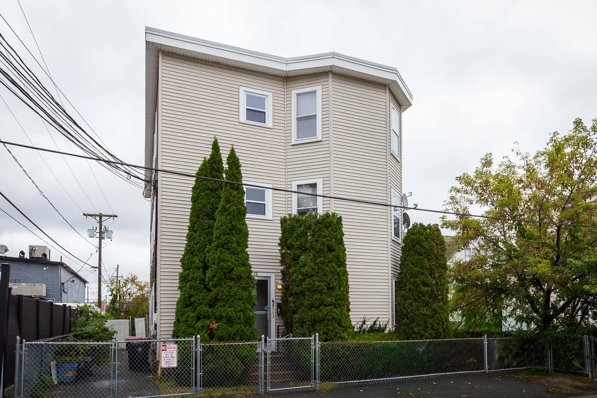 3 bed, 1 bath apartment for rent at 28 Central Sq Unit 3, Brockton — photo 9 of 11
