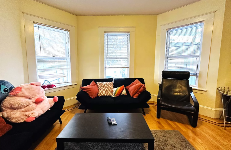 4 bed, 1 bath apartment for rent at 28 Cherry St Unit 1a, Spring Hill — photo 1 of 10