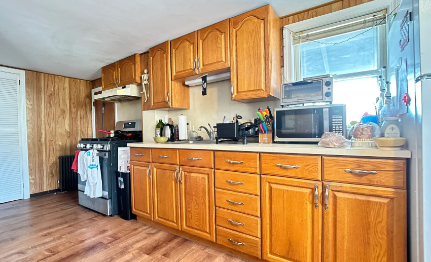 4 bed, 1 bath apartment for rent at 28 Cherry St Unit A, Spring Hill