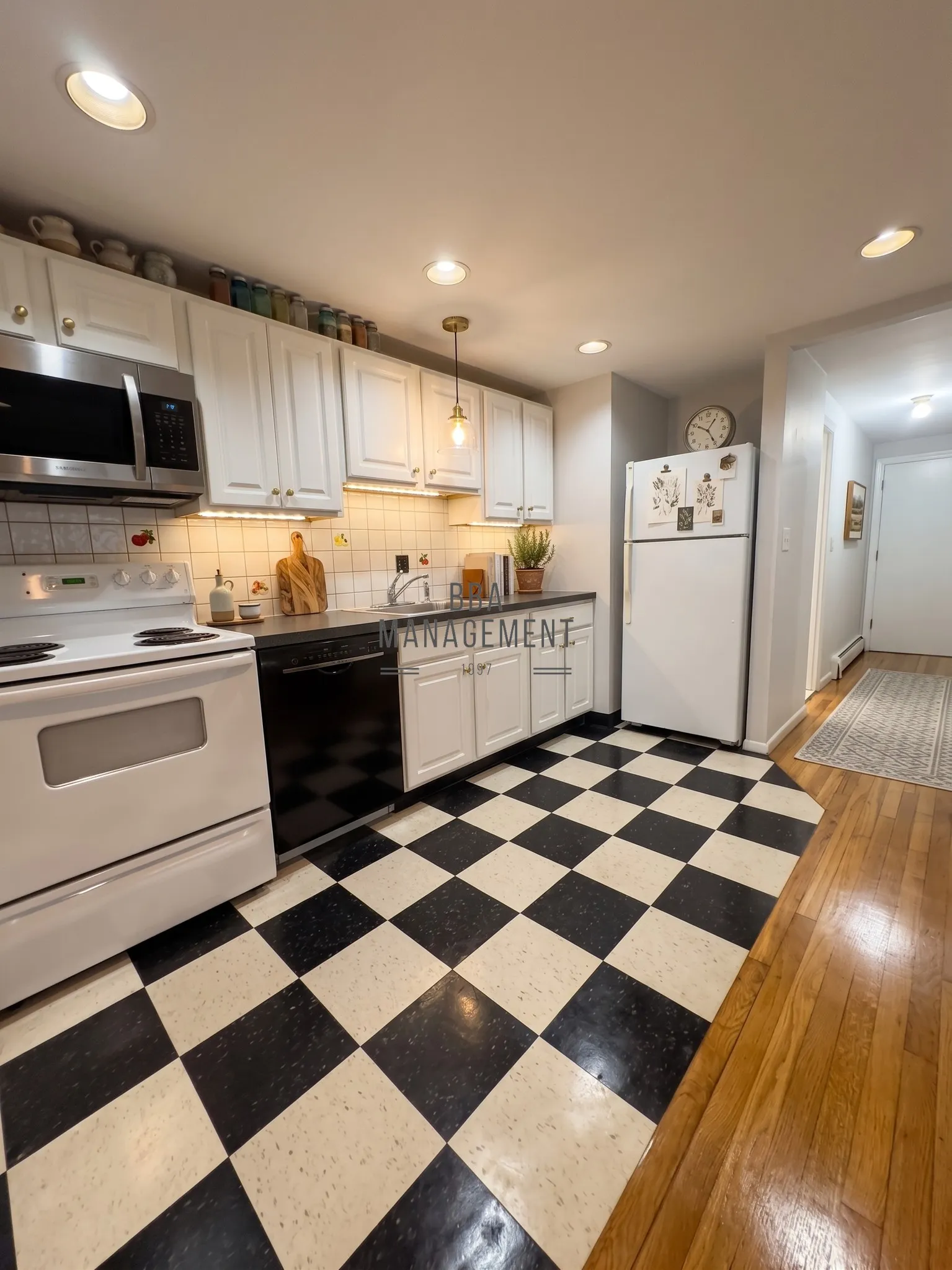 1 bed, 1 bath apartment for rent at 28 Chiswick Rd Unit 2b, Brighton — photo 3 of 4