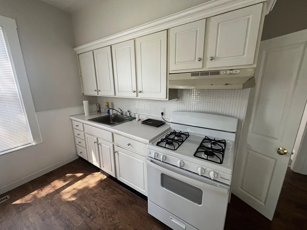 1 bed, 1 bath apartment for rent at 28 Church Ave Unit 1, Franklin — photo 2 of 8