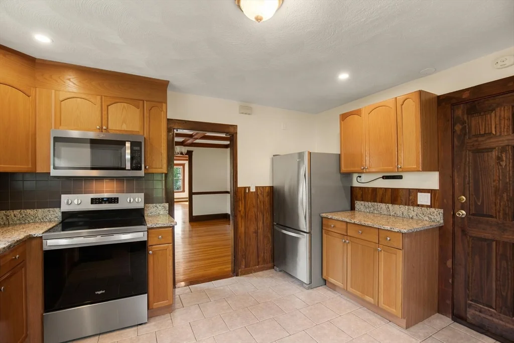 3 bed, 1 bath apartment for rent at 28 Churchhill Ave Unit 2, Arlington — photo 17 of 29