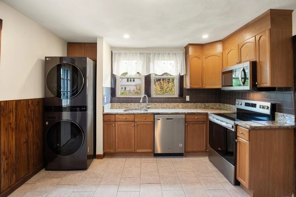 3 bed, 1 bath apartment for rent at 28 Churchhill Ave Unit 2, Arlington — photo 13 of 29