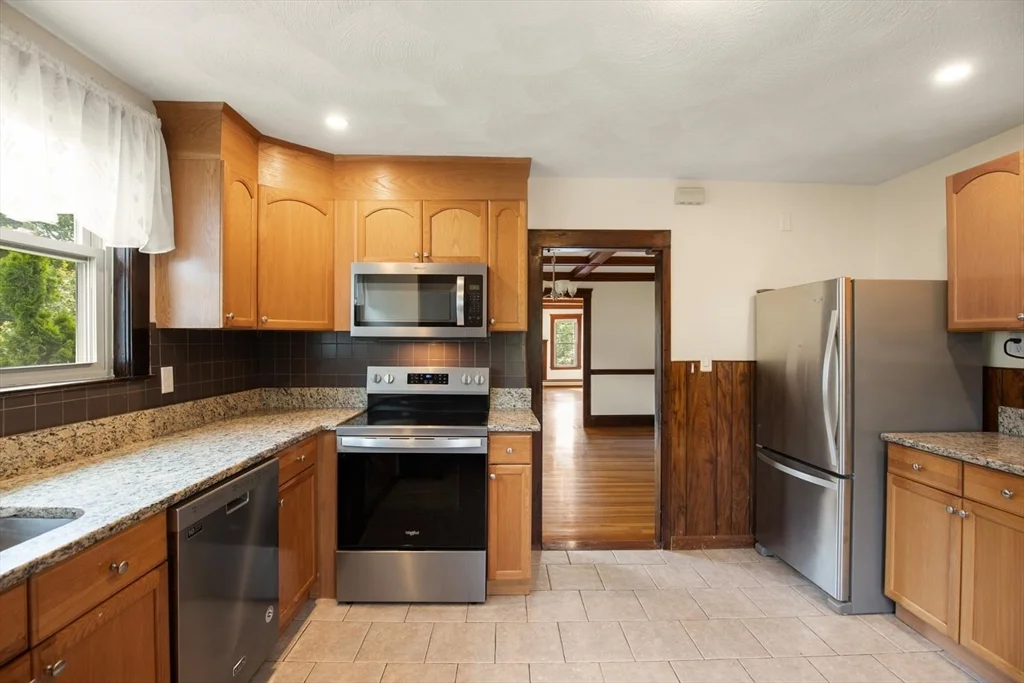 3 bed, 1 bath apartment for rent at 28 Churchhill Ave Unit 2, Arlington — photo 16 of 29