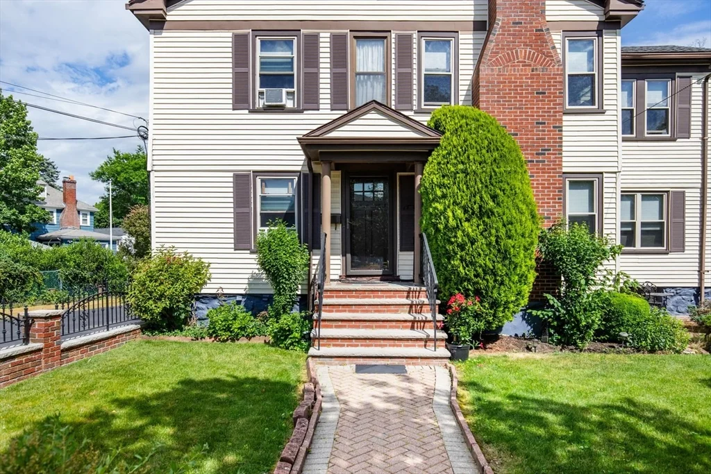 3 bed, 1 bath apartment for rent at 28 Churchhill Ave Unit 2, Arlington — photo 3 of 29