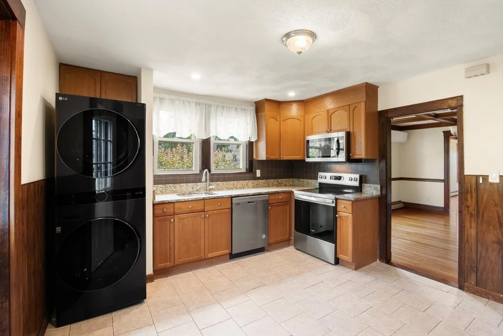 3 bed, 1 bath apartment for rent at 28 Churchhill Ave Unit 2, Arlington — photo 14 of 29