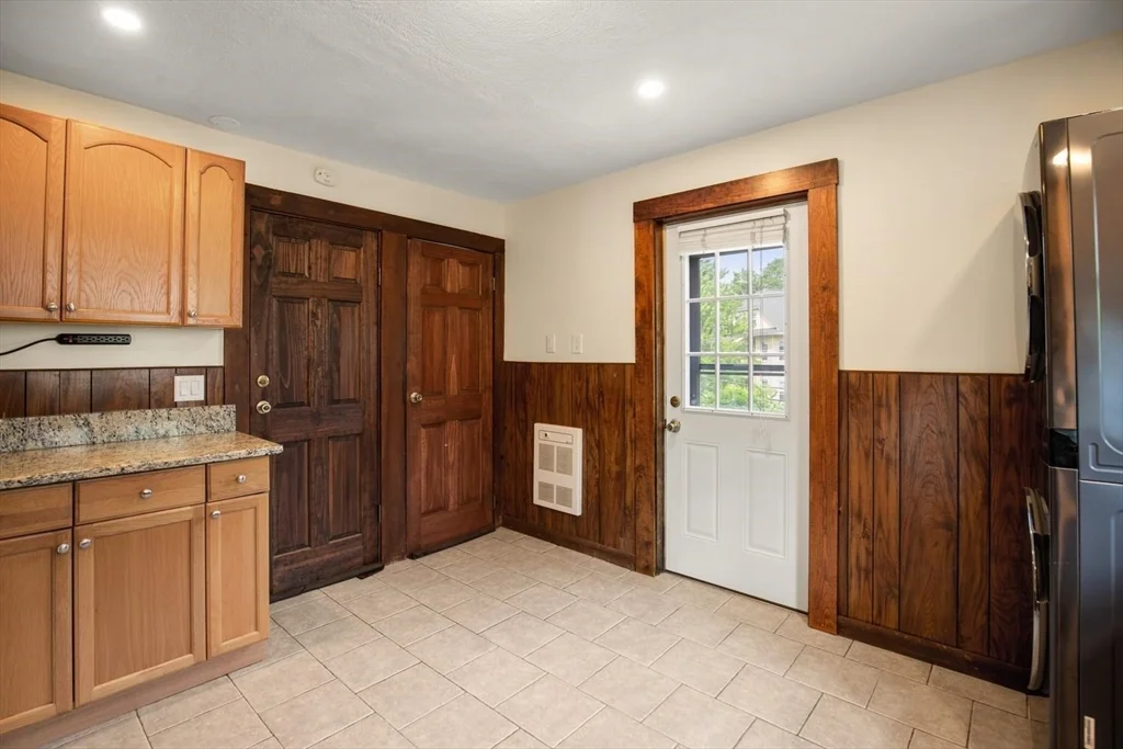 3 bed, 1 bath apartment for rent at 28 Churchhill Ave Unit 2, Arlington — photo 18 of 29