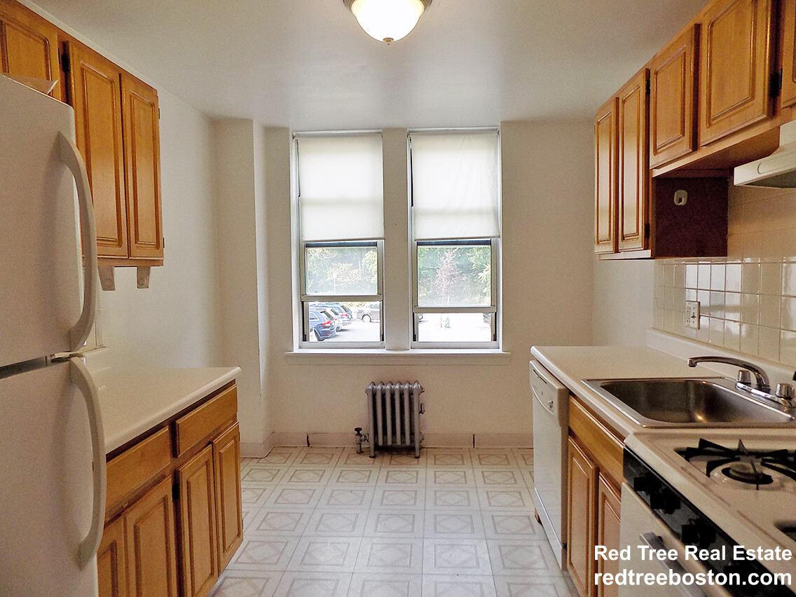 2 bed, 1 bath apartment for rent at 28 Colborne Rd Unit 10, Brighton — photo 5 of 19