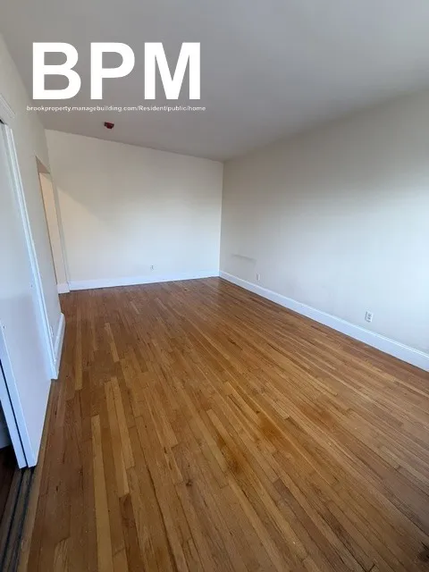 Studio bed, 1 bath apartment for rent at 28 Colborne Rd Unit 20, Brighton — photo 4 of 5