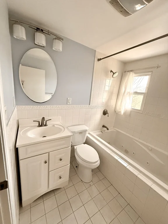 3 bed, 1 bath apartment for rent at 28 College Farm Rd Unit 2, Waltham — photo 3 of 14