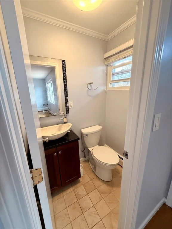 3 bed, 1 bath apartment for rent at 28 College Farm Rd Unit 2, Waltham — photo 7 of 14