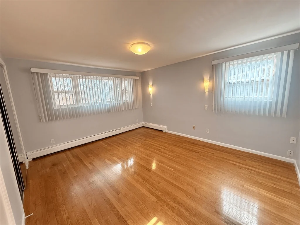 3 bed, 1 bath apartment for rent at 28 College Farm Rd Unit 2, Waltham — photo 2 of 14