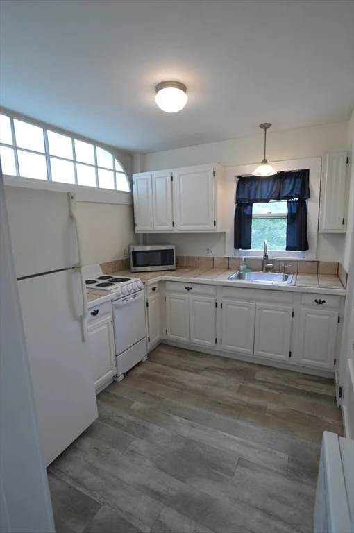 1 bed, 1 bath apartment for rent at 28 Columbus Ave Unit 1, Beverly — photo 7 of 9