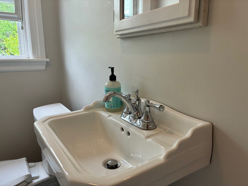 3 bed, 2 bath apartment for rent at 28 Coolidge Rd, Belmont — photo 6 of 15