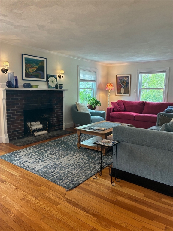 3 bed, 2 bath apartment for rent at 28 Coolidge Rd, Belmont — photo 3 of 15