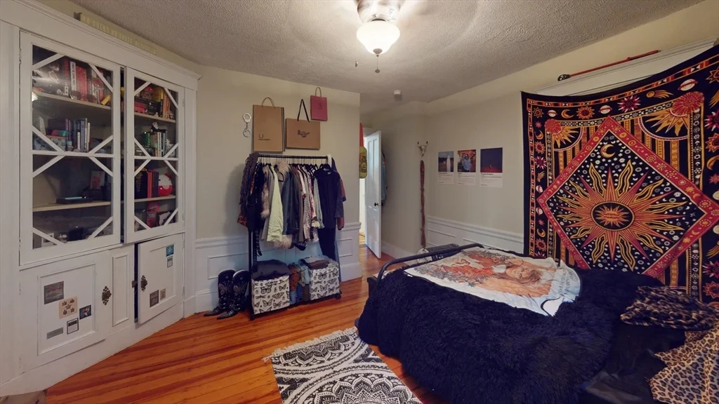 3 bed, 1 bath apartment for rent at 28 Cornwall St Unit 1, Boston — photo 3 of 11
