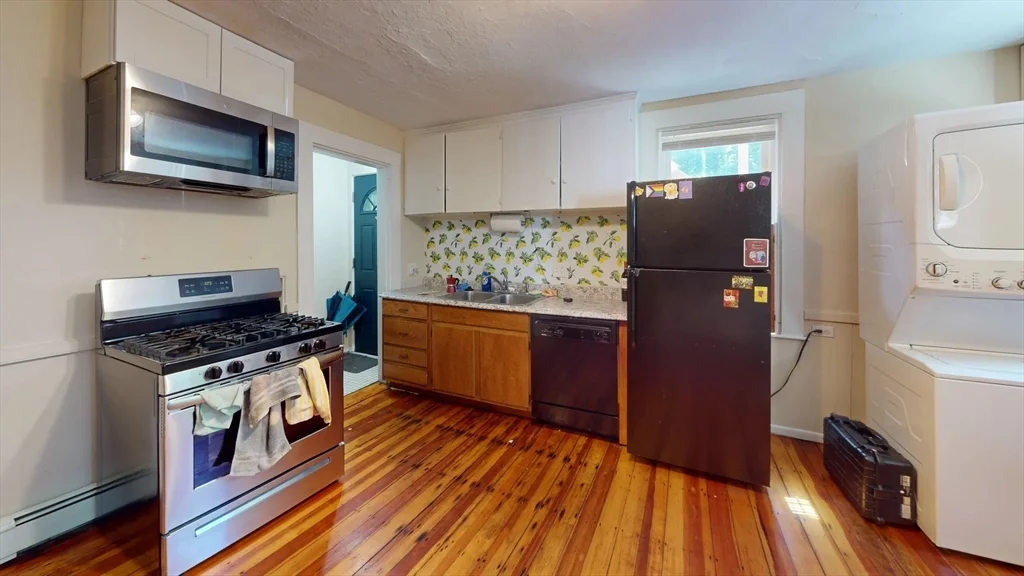 3 bed, 1 bath apartment for rent at 28 Cornwall St Unit 1, Boston