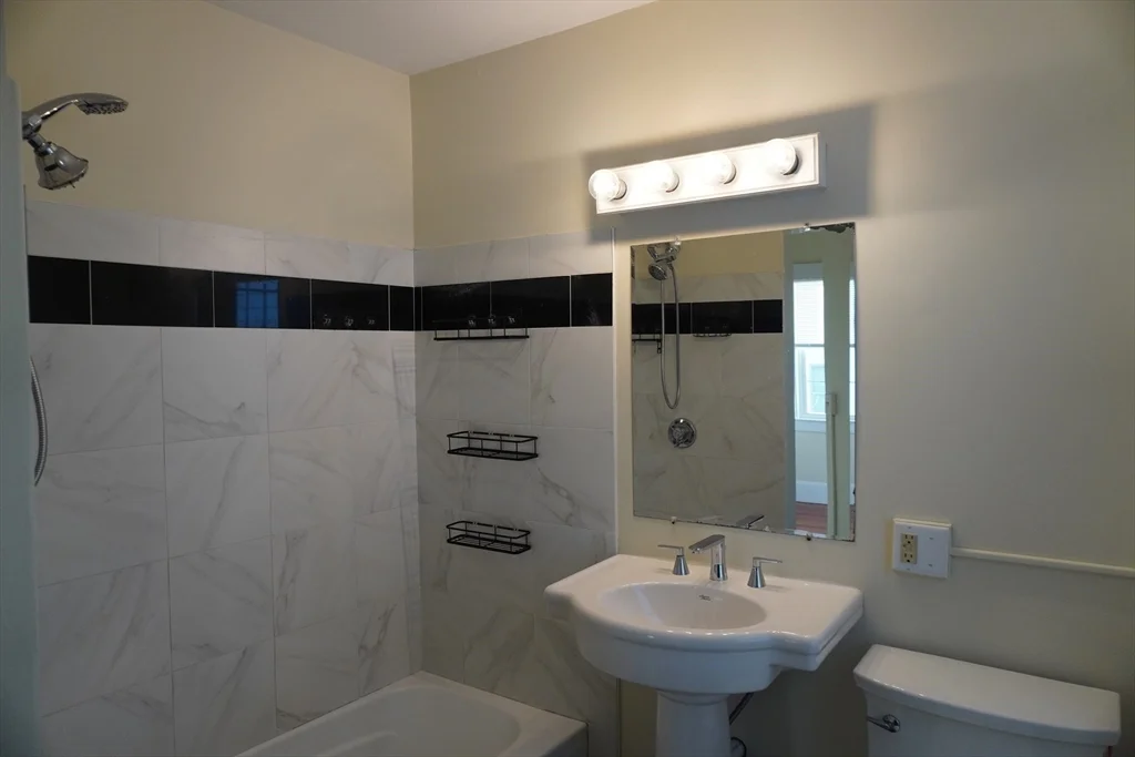 4 bed, 1 bath apartment for rent at 28 Court St Unit 13, Mansfield — photo 20 of 25
