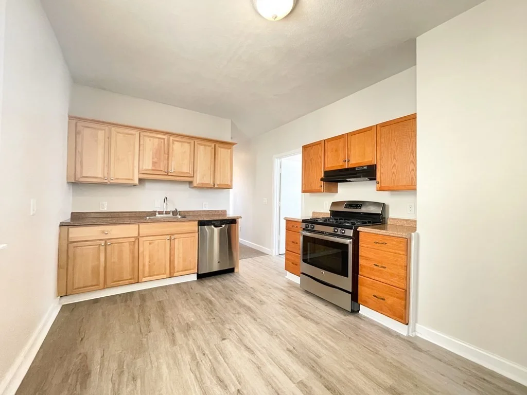 3 bed, 1 bath apartment for rent at 28 Crescent Ave Unit 2, Dorchester — photo 3 of 13