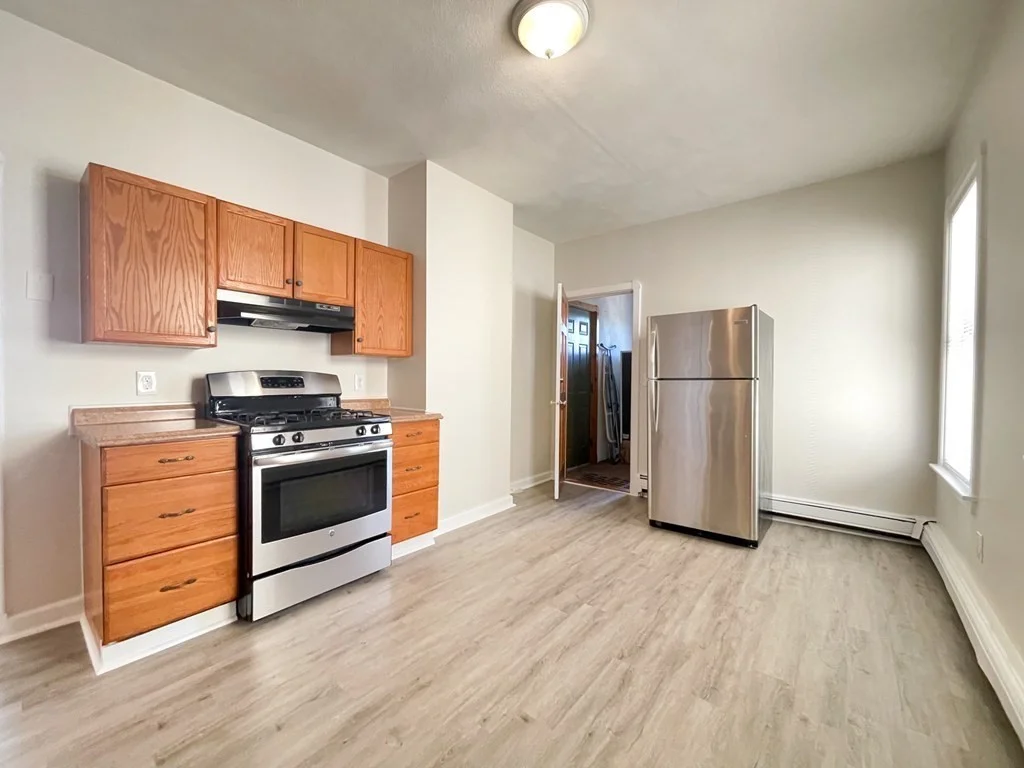 3 bed, 1 bath apartment for rent at 28 Crescent Ave Unit 2, Dorchester — photo 1 of 13