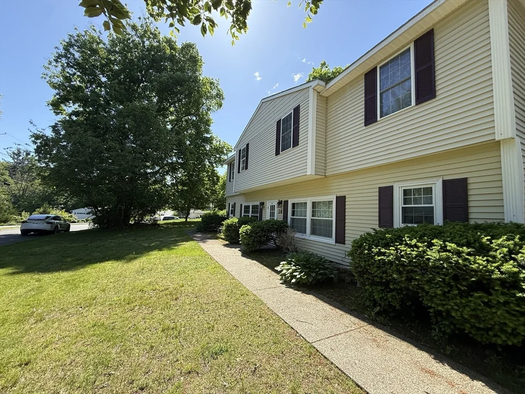 3 bed, 1 bath apartment for rent at 28 Crestview Dr Unit LHS, Westborough — photo 2 of 24