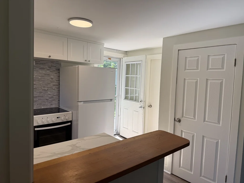 3 bed, 1 bath apartment for rent at 28 Crestview Dr Unit LHS, Westborough — photo 8 of 24