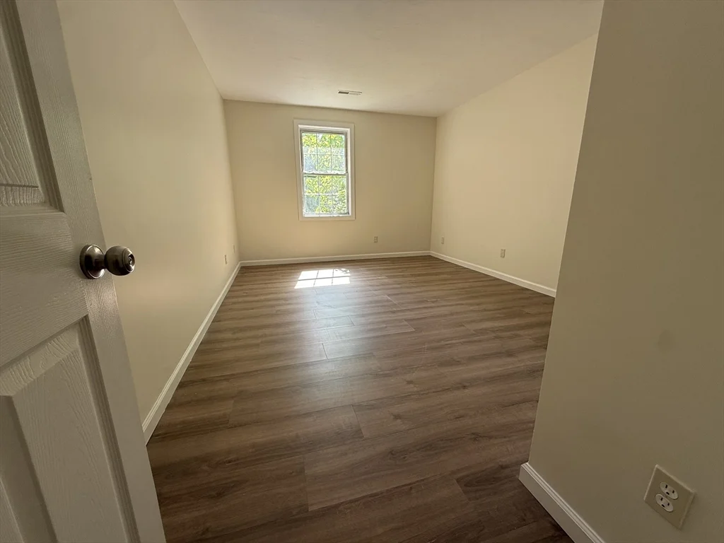 3 bed, 1 bath apartment for rent at 28 Crestview Dr Unit LHS, Westborough — photo 10 of 24