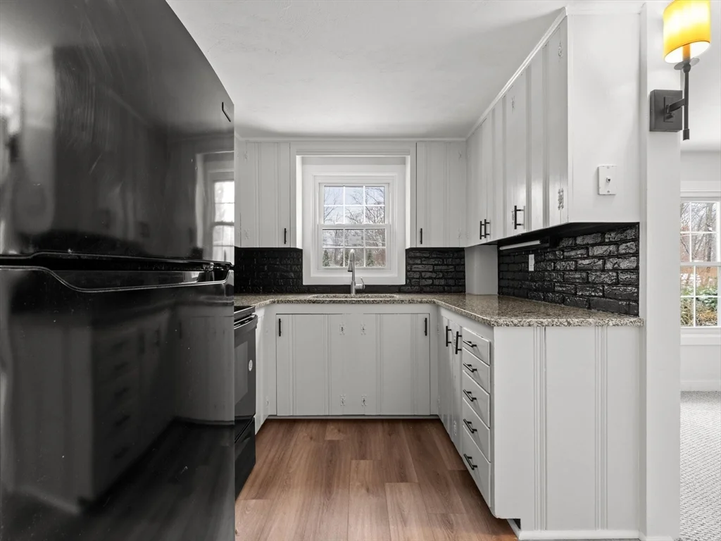 3 bed, 1 bath apartment for rent at 28 Crestview Dr Unit RHS, Westborough — photo 6 of 34