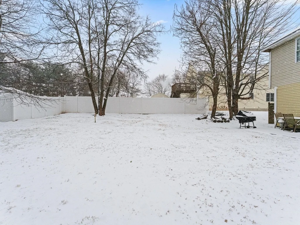 3 bed, 1 bath apartment for rent at 28 Crestview Dr Unit RHS, Westborough — photo 29 of 34