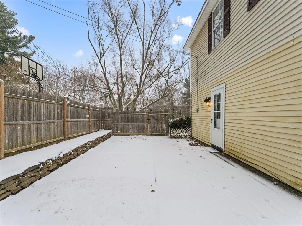 3 bed, 1 bath apartment for rent at 28 Crestview Dr Unit RHS, Westborough — photo 28 of 34
