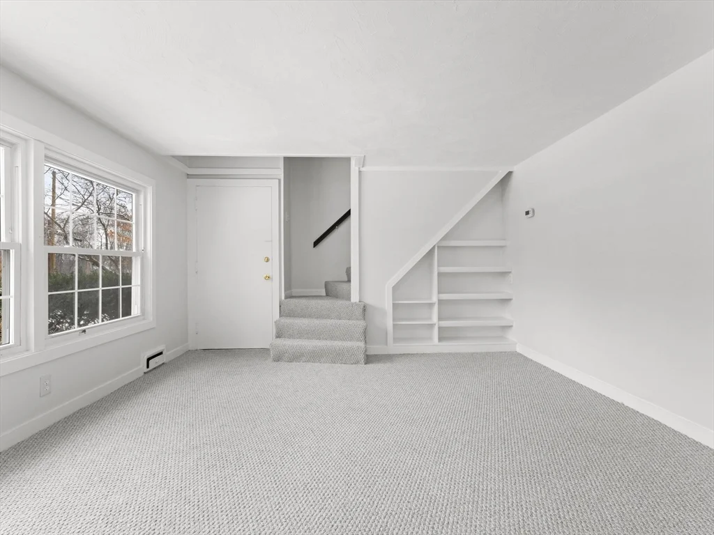 3 bed, 1 bath apartment for rent at 28 Crestview Dr Unit RHS, Westborough — photo 3 of 34
