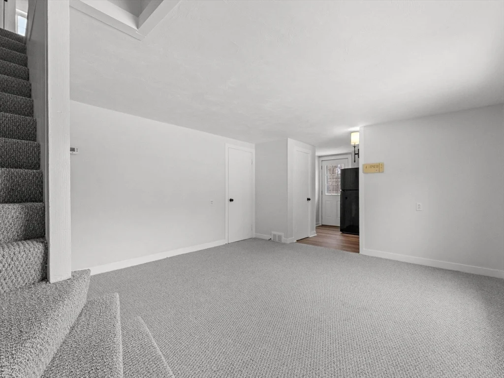 3 bed, 1 bath apartment for rent at 28 Crestview Dr Unit RHS, Westborough — photo 4 of 34
