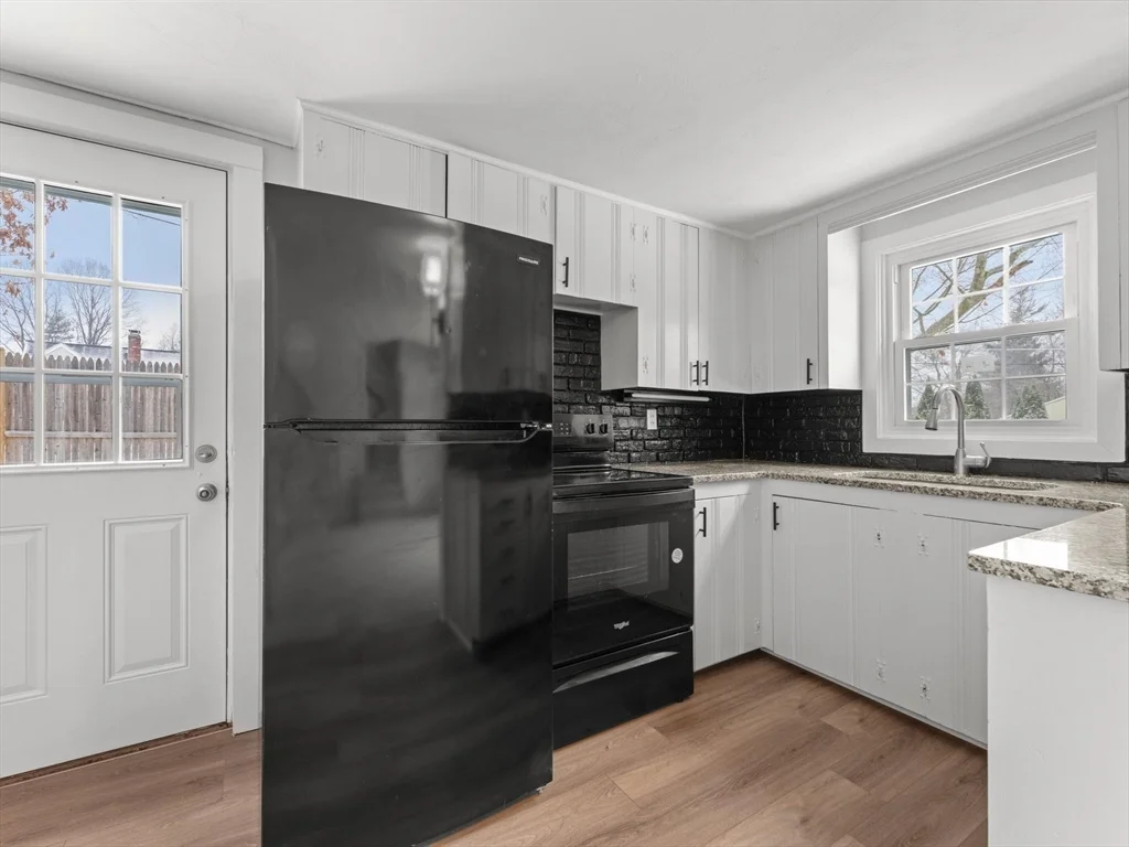 3 bed, 1 bath apartment for rent at 28 Crestview Dr Unit RHS, Westborough — photo 8 of 34