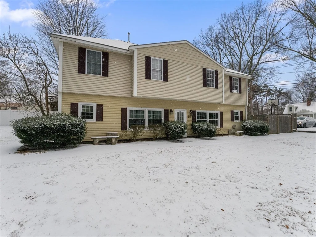 3 bed, 1 bath apartment for rent at 28 Crestview Dr Unit RHS, Westborough — photo 1 of 34
