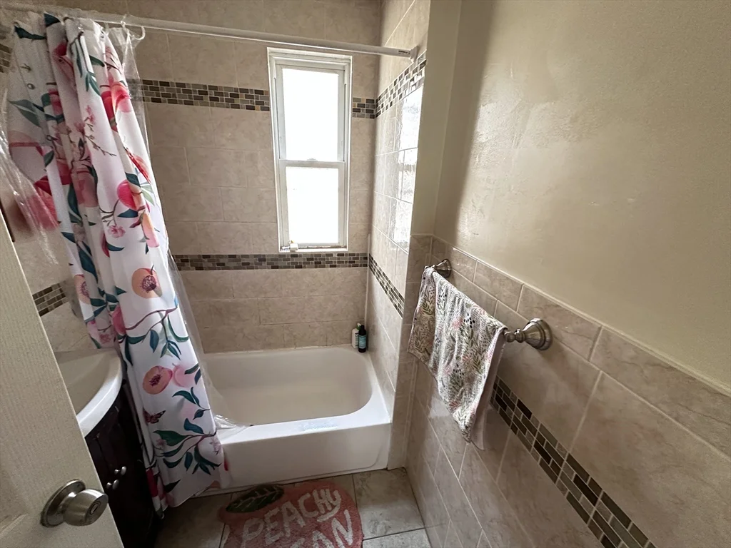 5 bed, 2 bath apartment for rent at 28 Cutter Ave Unit 4, Somerville — photo 5 of 15