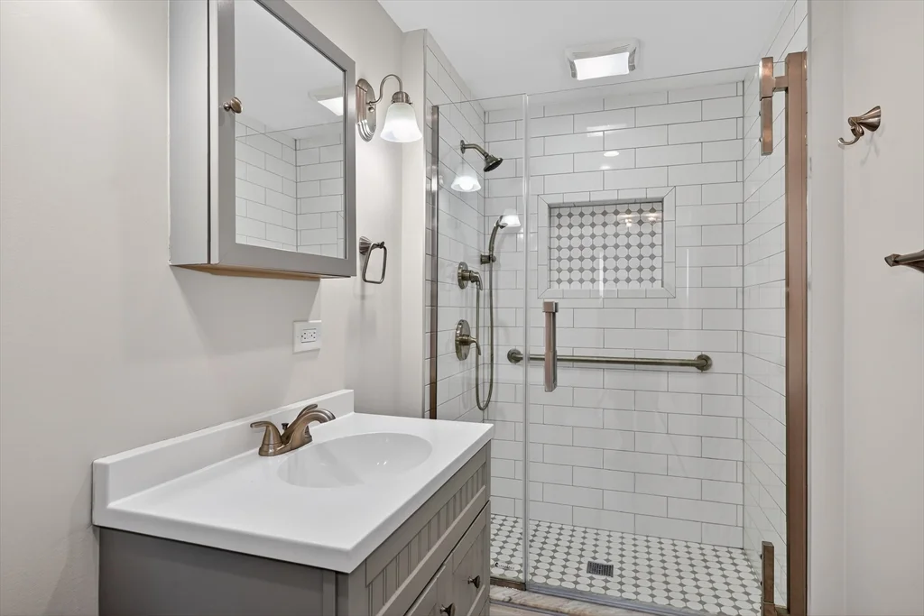 3 bed, 1 bath apartment for rent at 28 Ekman St Unit 1, Worcester — photo 12 of 22